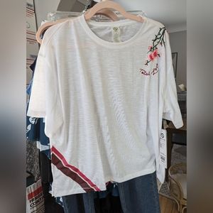 Shape printed tee shirt